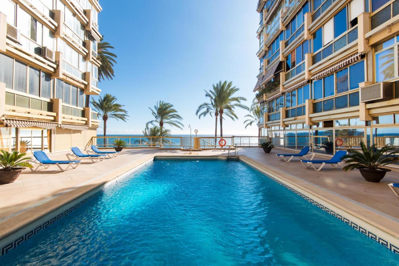 Rentandhomes Beachfront Marbella Center Екстериор снимка